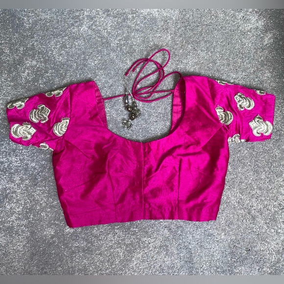 Saree Pink with Gold Silk Trim and Embroidered Designs - Picture 5 of 7